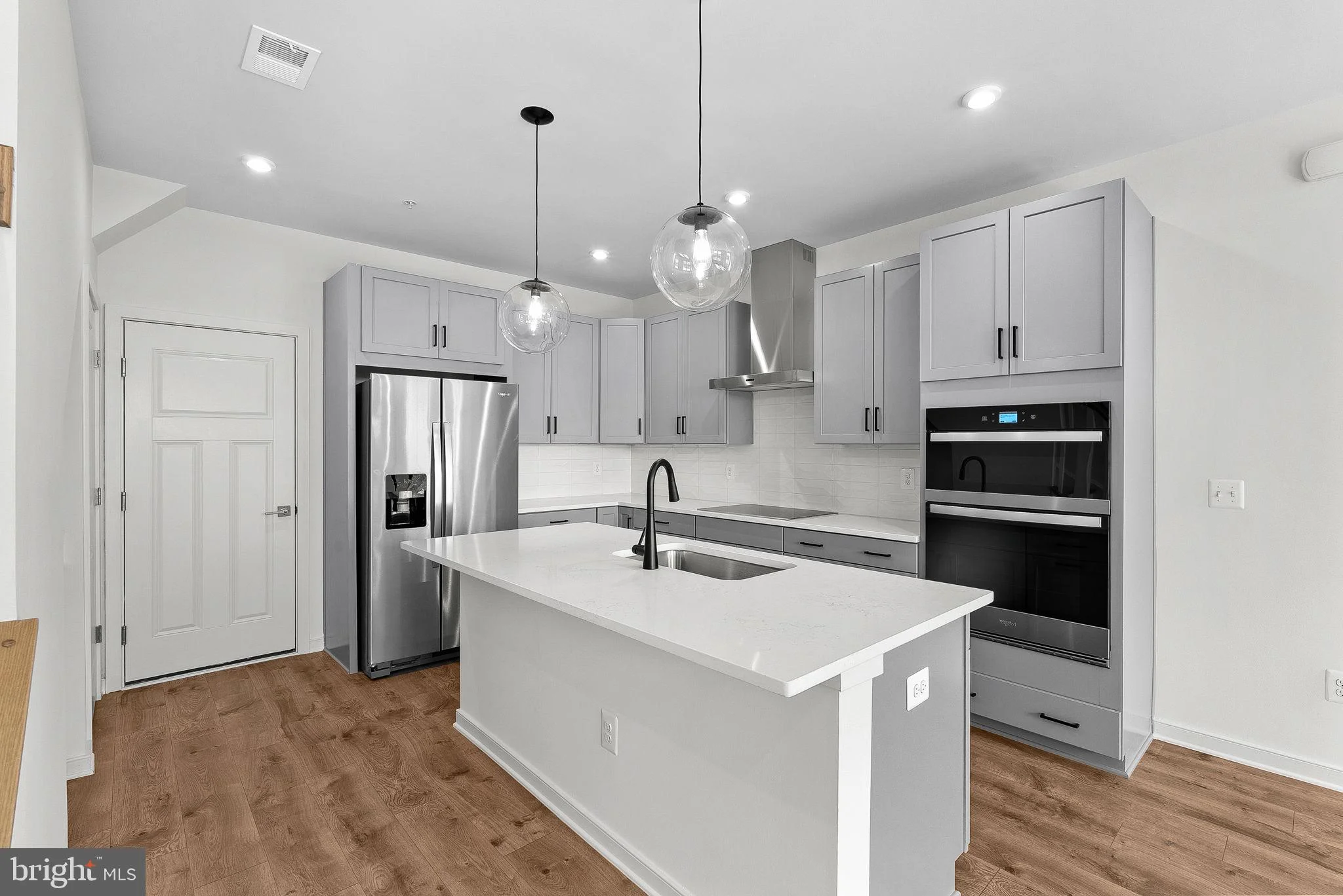 43841 Venetian Square