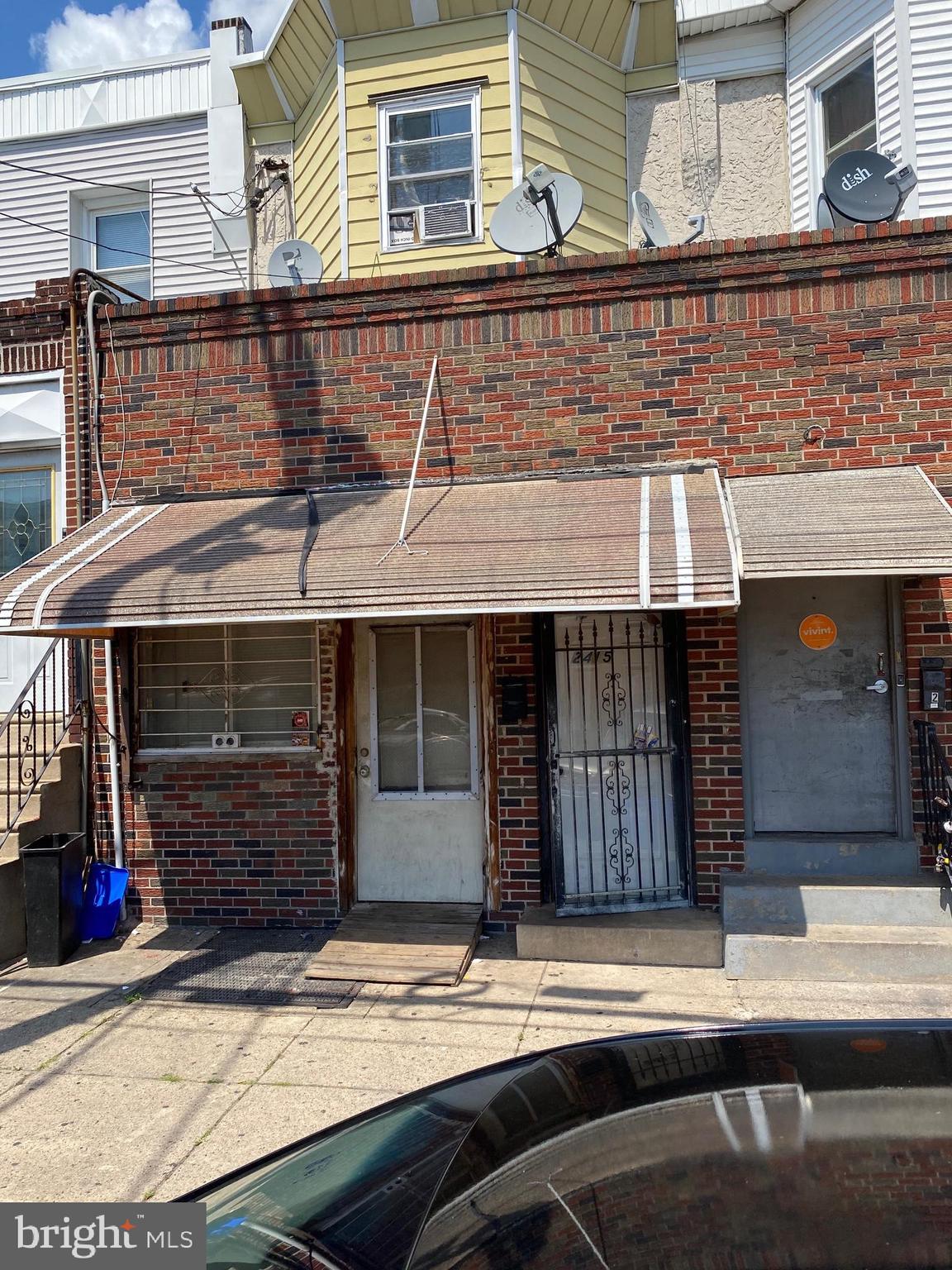 Main image without alt text