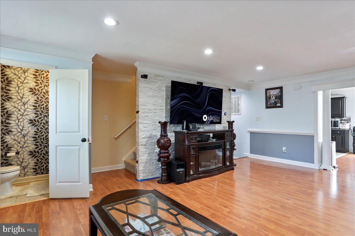 INWOOD VILLAGE - Residential