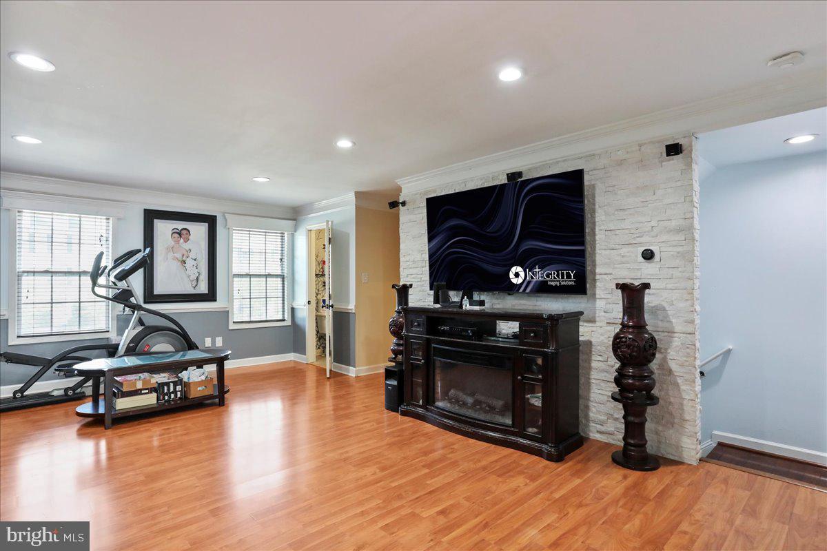 INWOOD VILLAGE - Residential