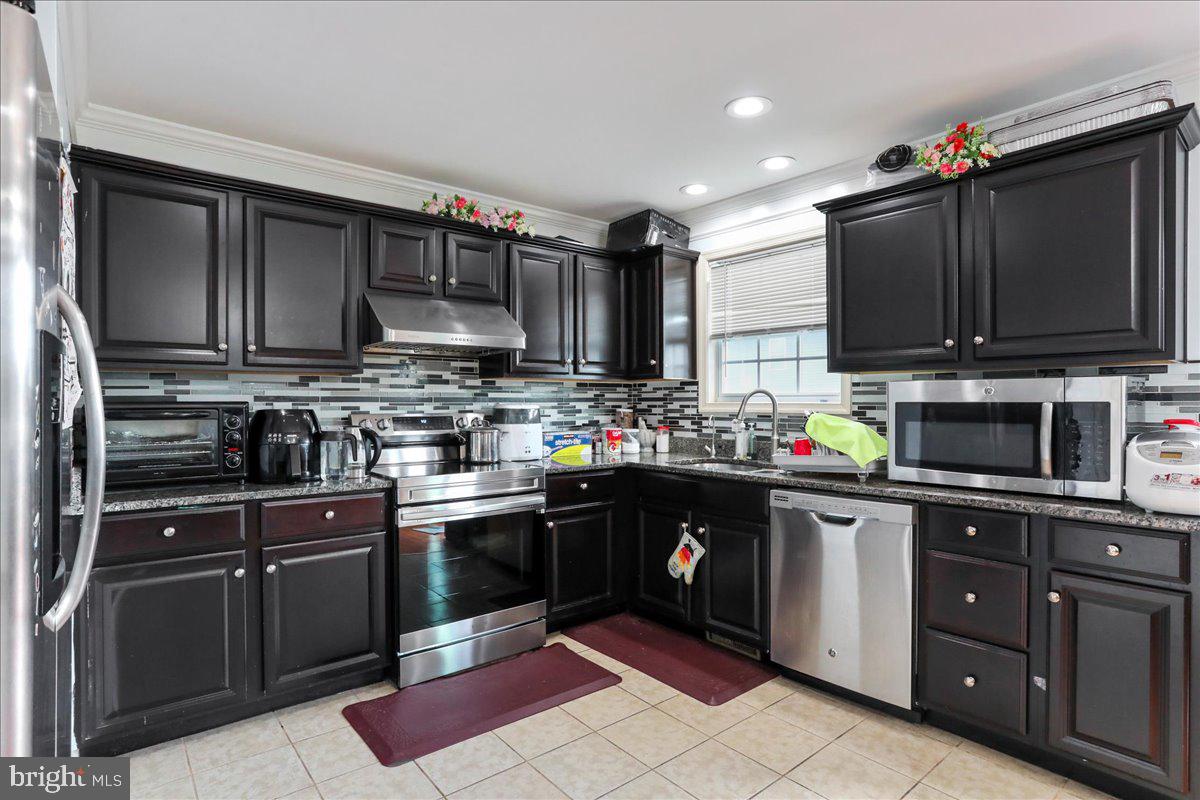 INWOOD VILLAGE - Residential