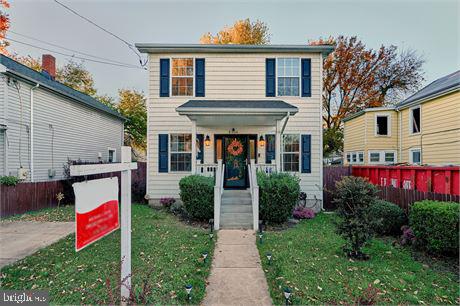 THE LIST PRICE REPRESENTS THE OPENING OFFER AMOUNT NET TO SELLER. AGENTS - PLEASE VIEW AGENT REMARKS IN BRIGHT MLS.
Charming 4-Bedroom colonial in well-established North Brentwood neighborhood. House is very well maintained, with beautiful hardwood floors and a relaxing covered deck. Beautiful craftsmanship and custom details throughout the home, Private fenced-in back yard. Just minutes away from the nation's capital as well as the Hyattsville Arts District. Very conveniently located to public transportation. House covered by a Cinch one-year limited home warranty.
Offers will be accepted through Monday, December 30, 2024, at 3:00 pm.
AT SELLER'S DISCRETION, AN OFFER MAY BE ACCEPTED AT ANY TIME.