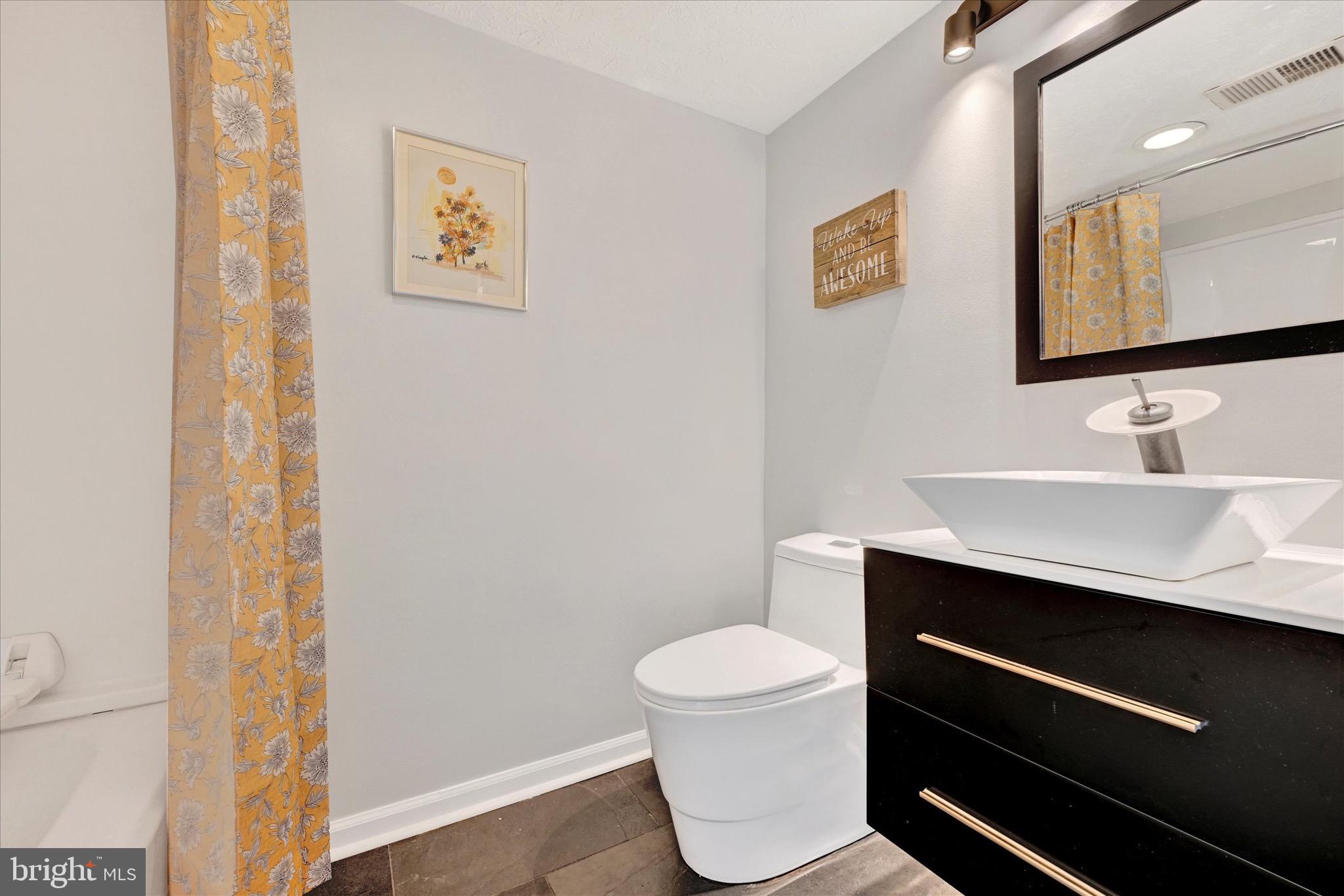 PERRY HALL COURTS - Residential