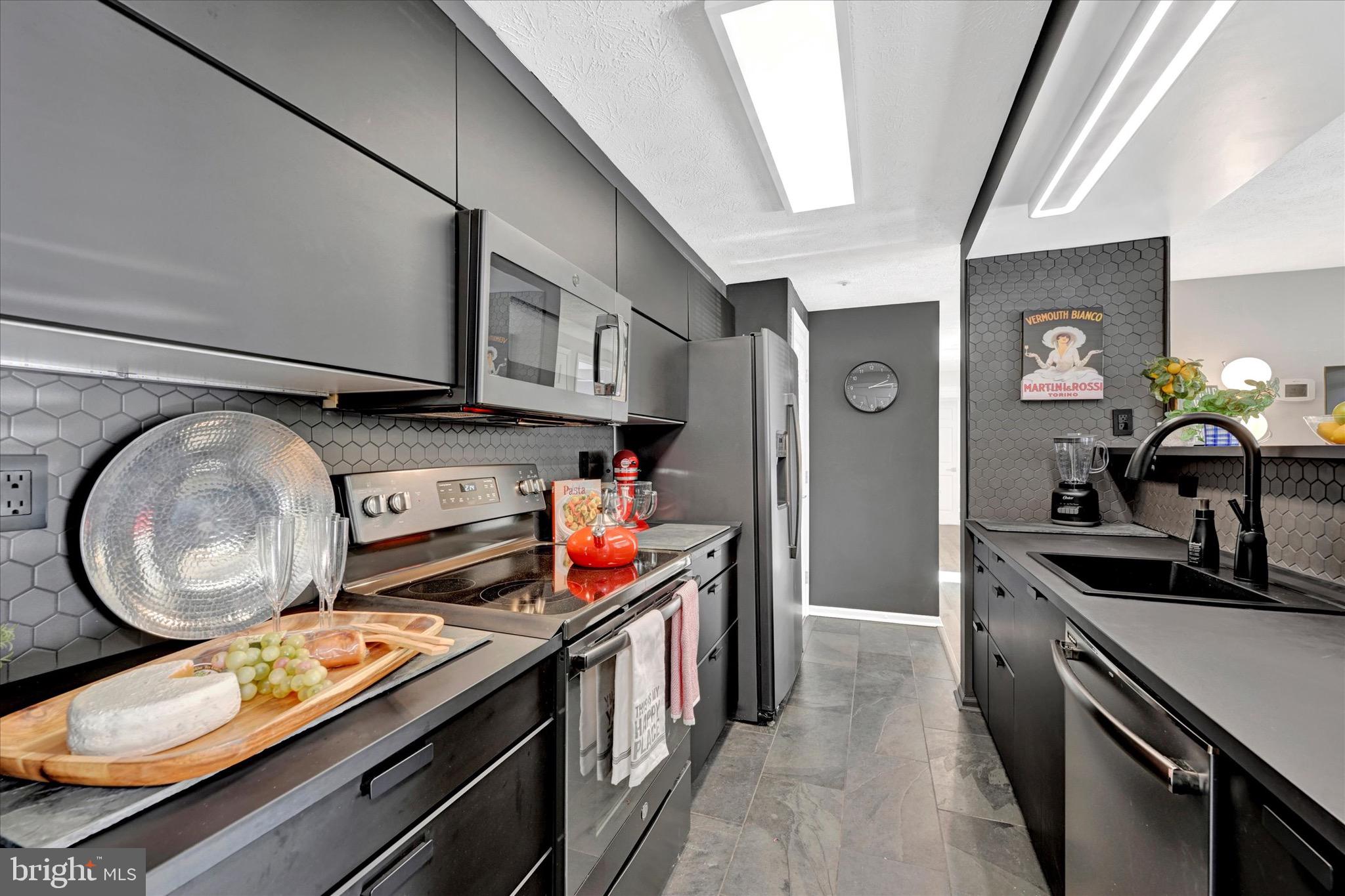 PERRY HALL COURTS - Residential