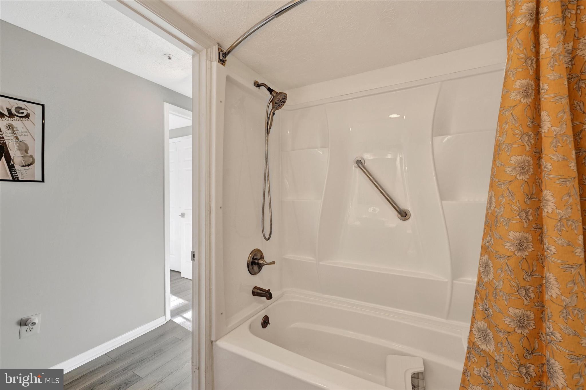 PERRY HALL COURTS - Residential