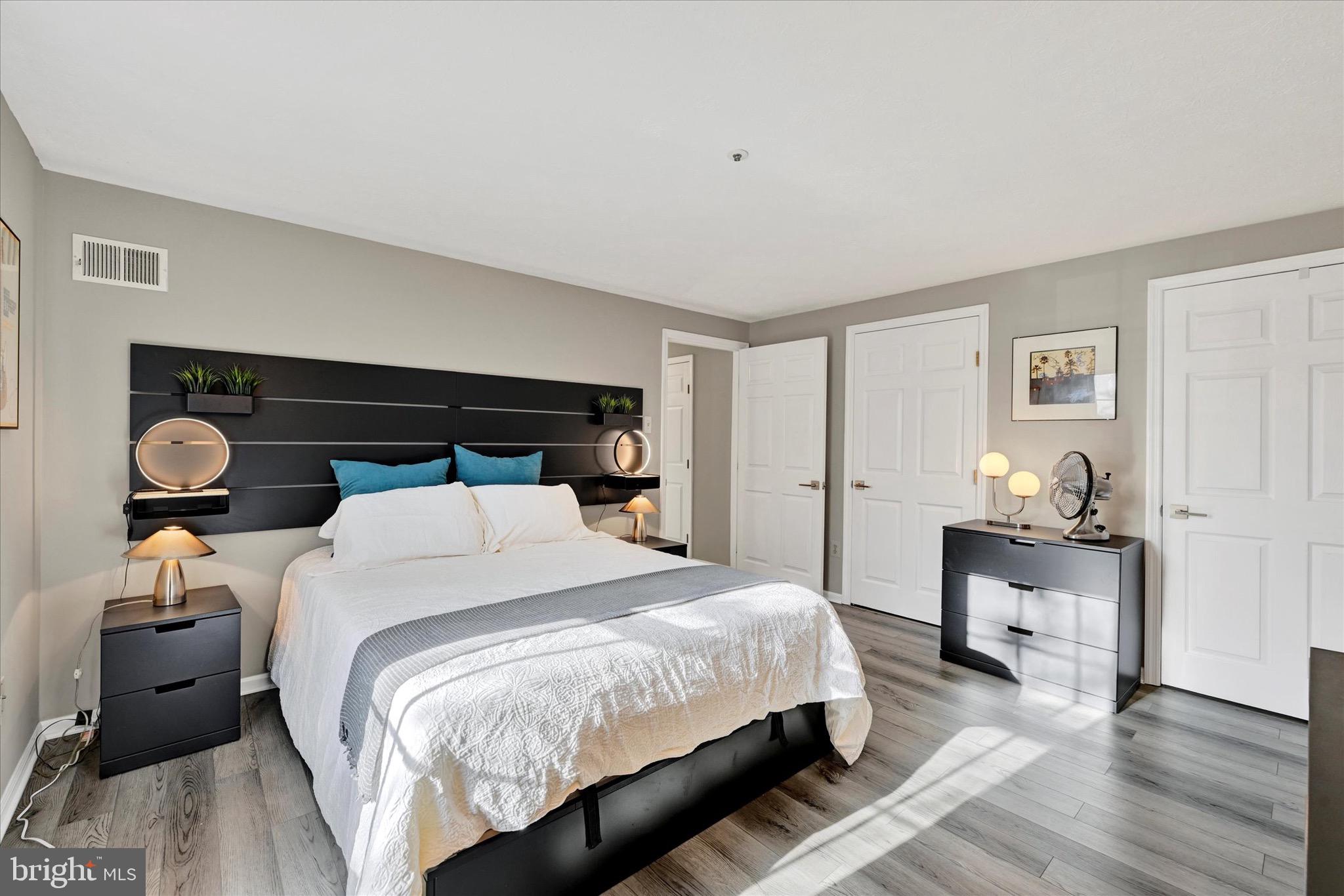 PERRY HALL COURTS - Residential