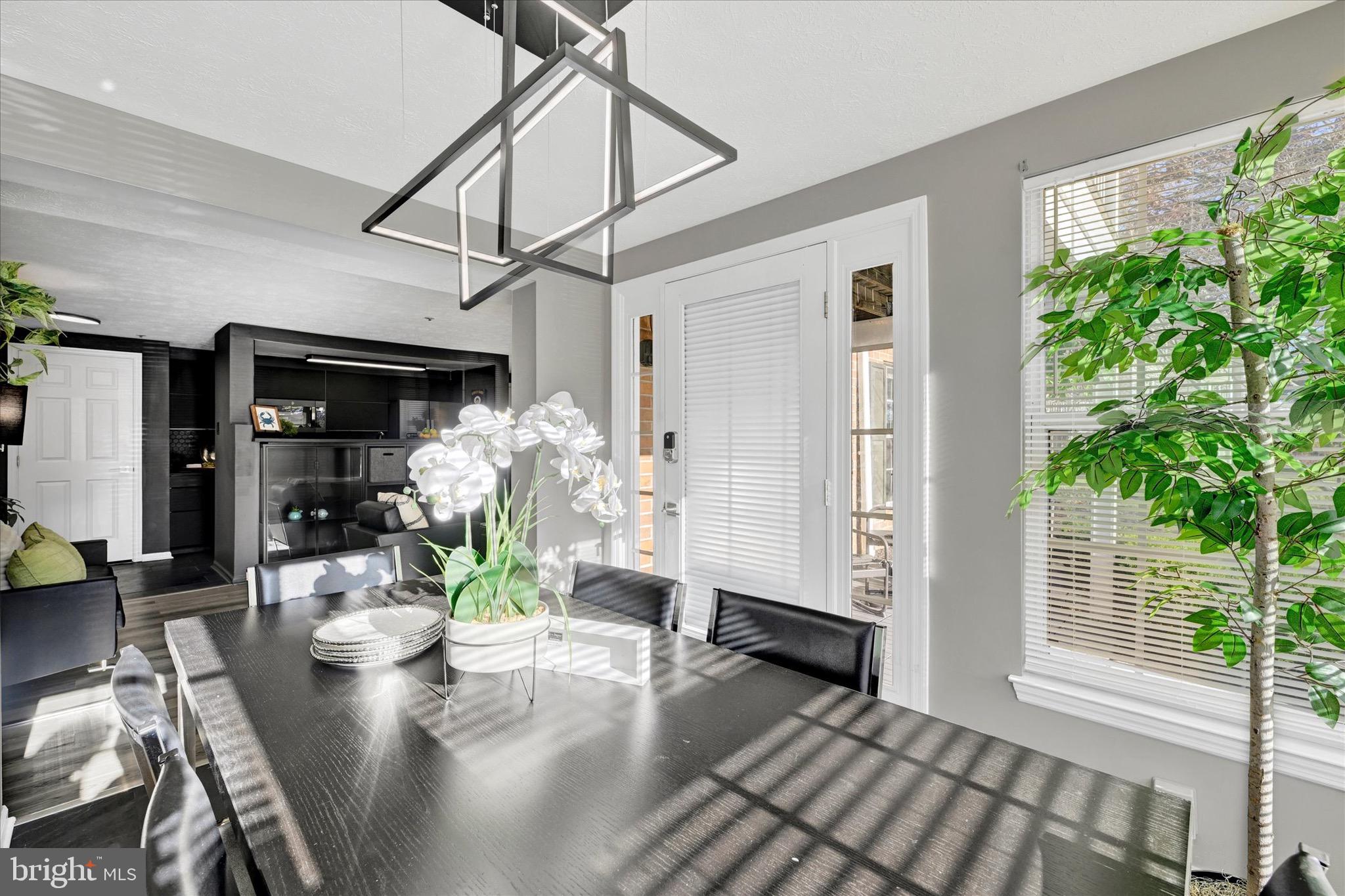 PERRY HALL COURTS - Residential