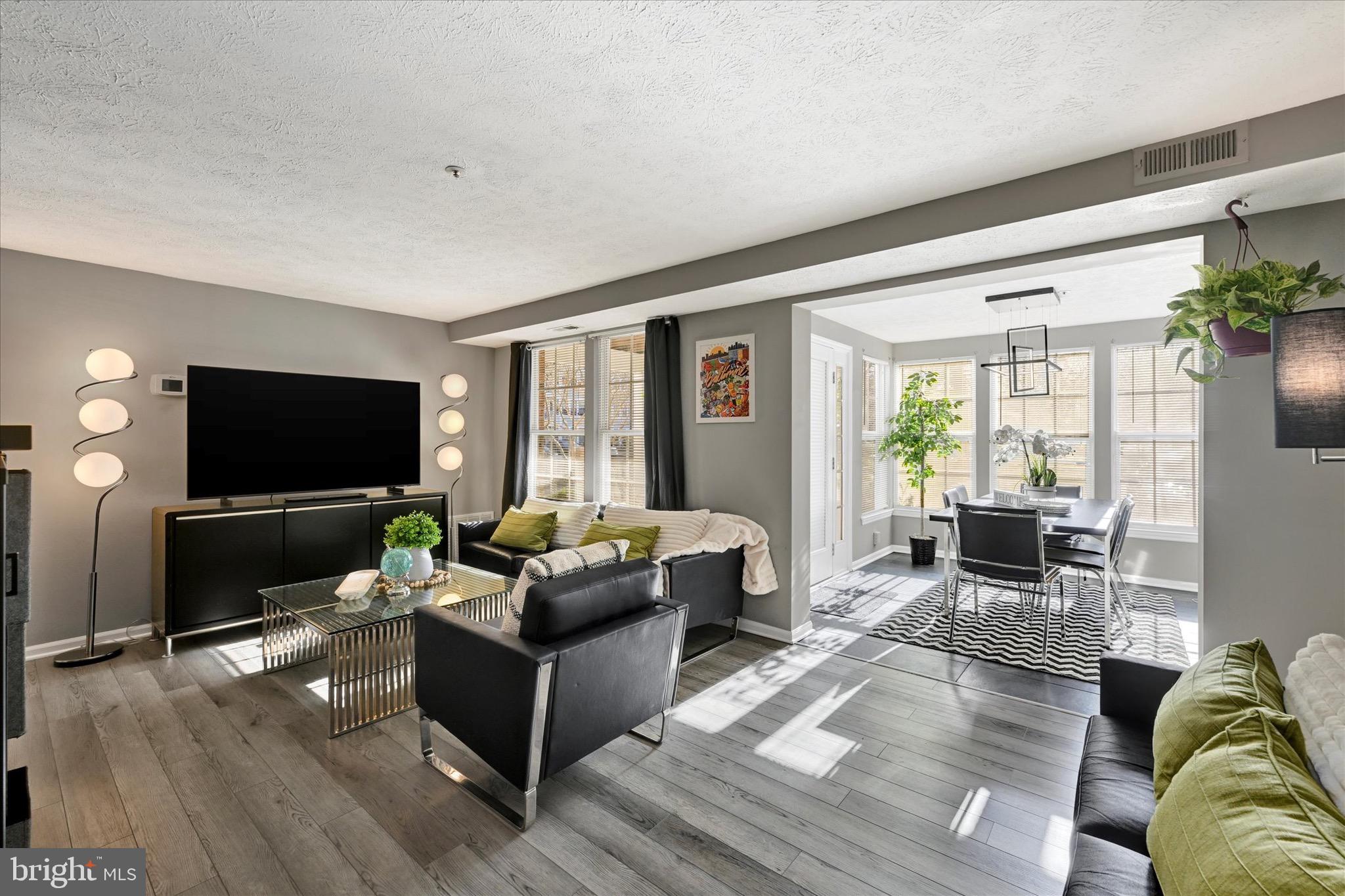 PERRY HALL COURTS - Residential