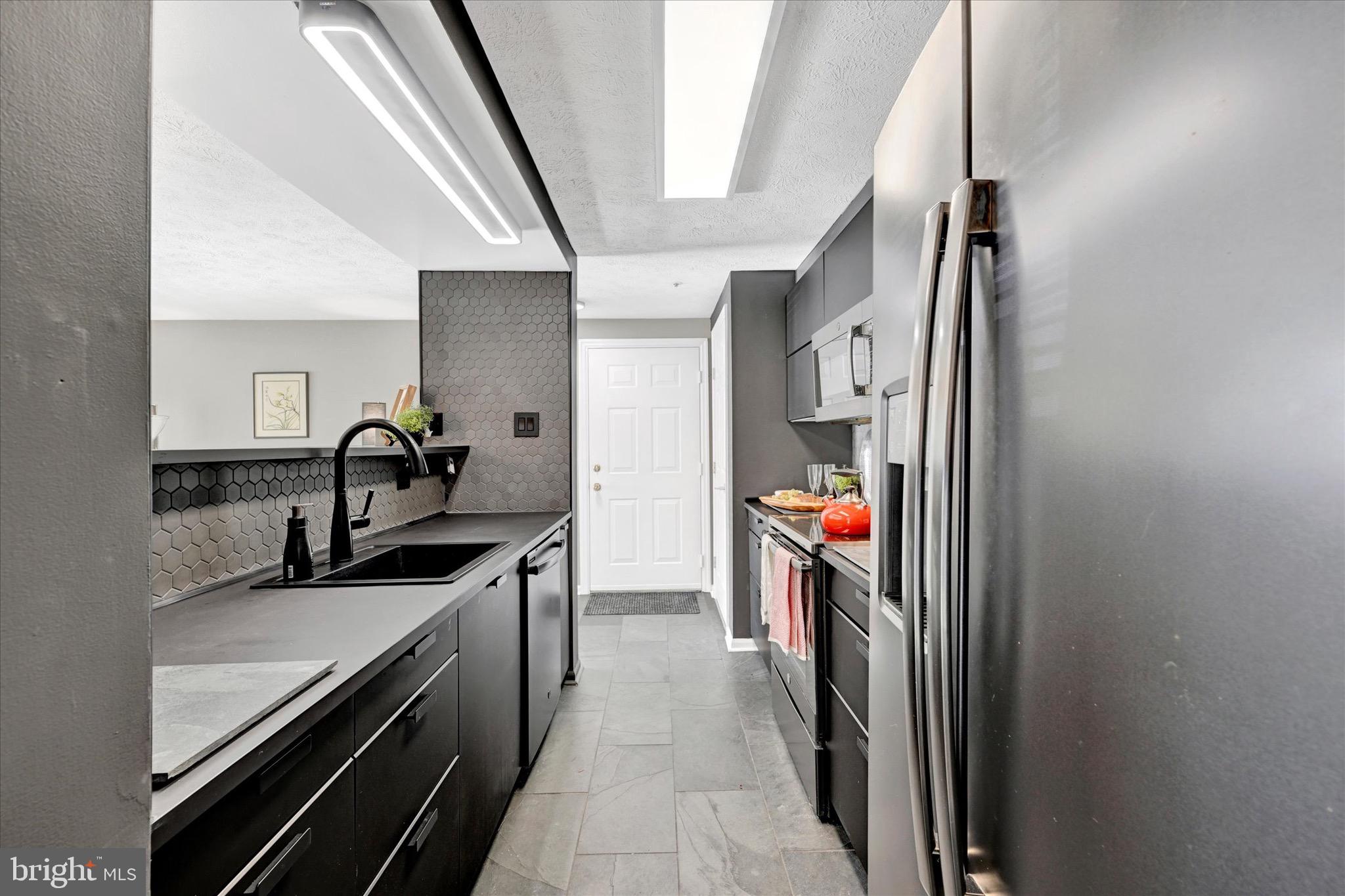 PERRY HALL COURTS - Residential