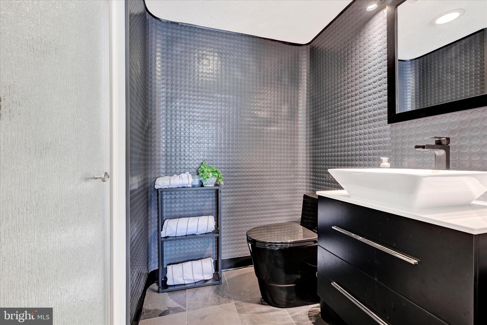 PERRY HALL COURTS - Residential