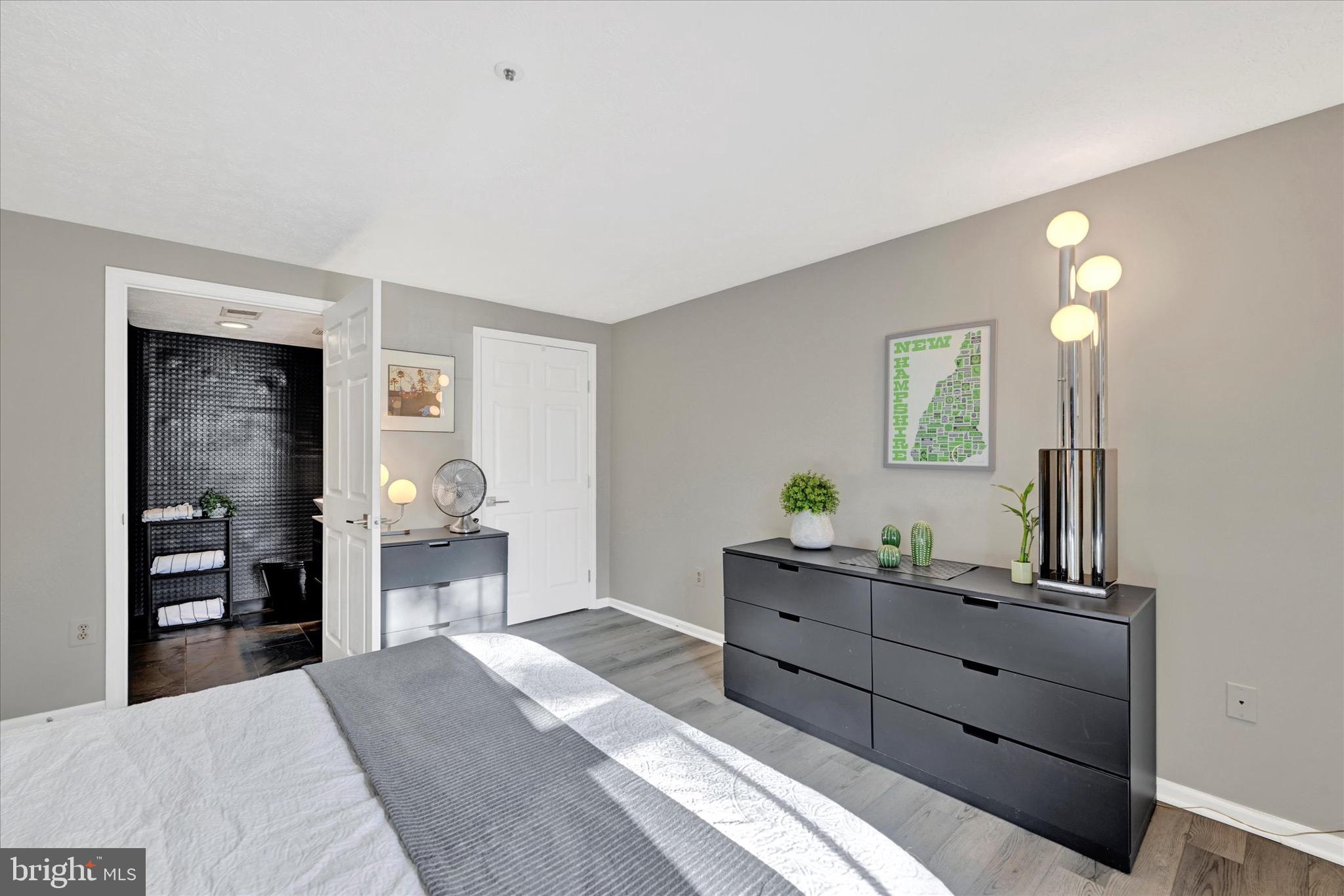 PERRY HALL COURTS - Residential