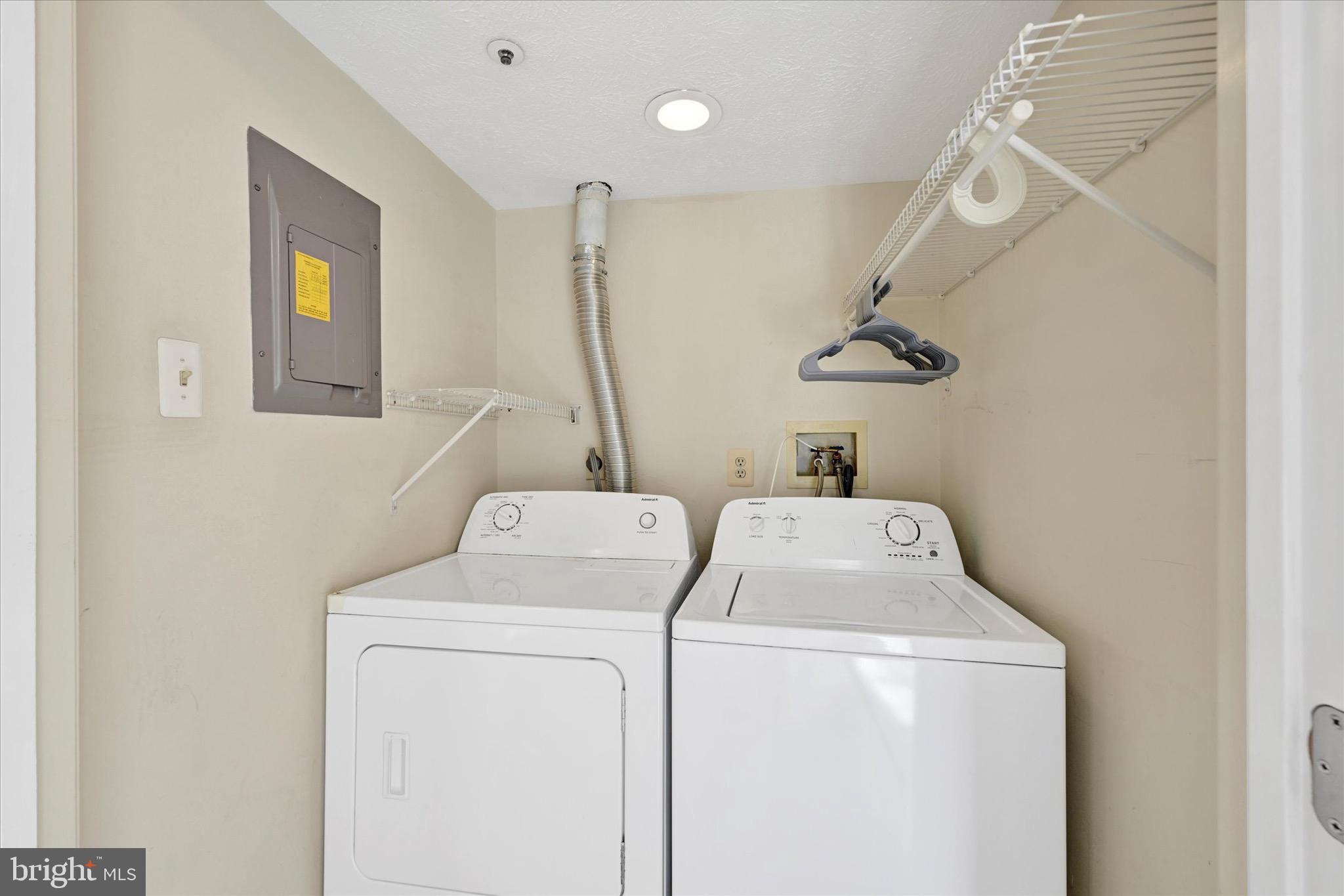 PERRY HALL COURTS - Residential