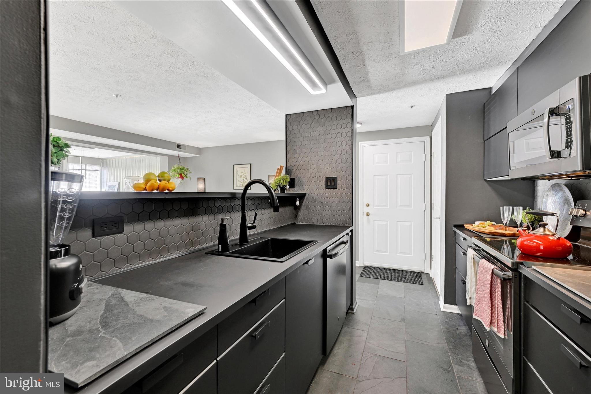 PERRY HALL COURTS - Residential