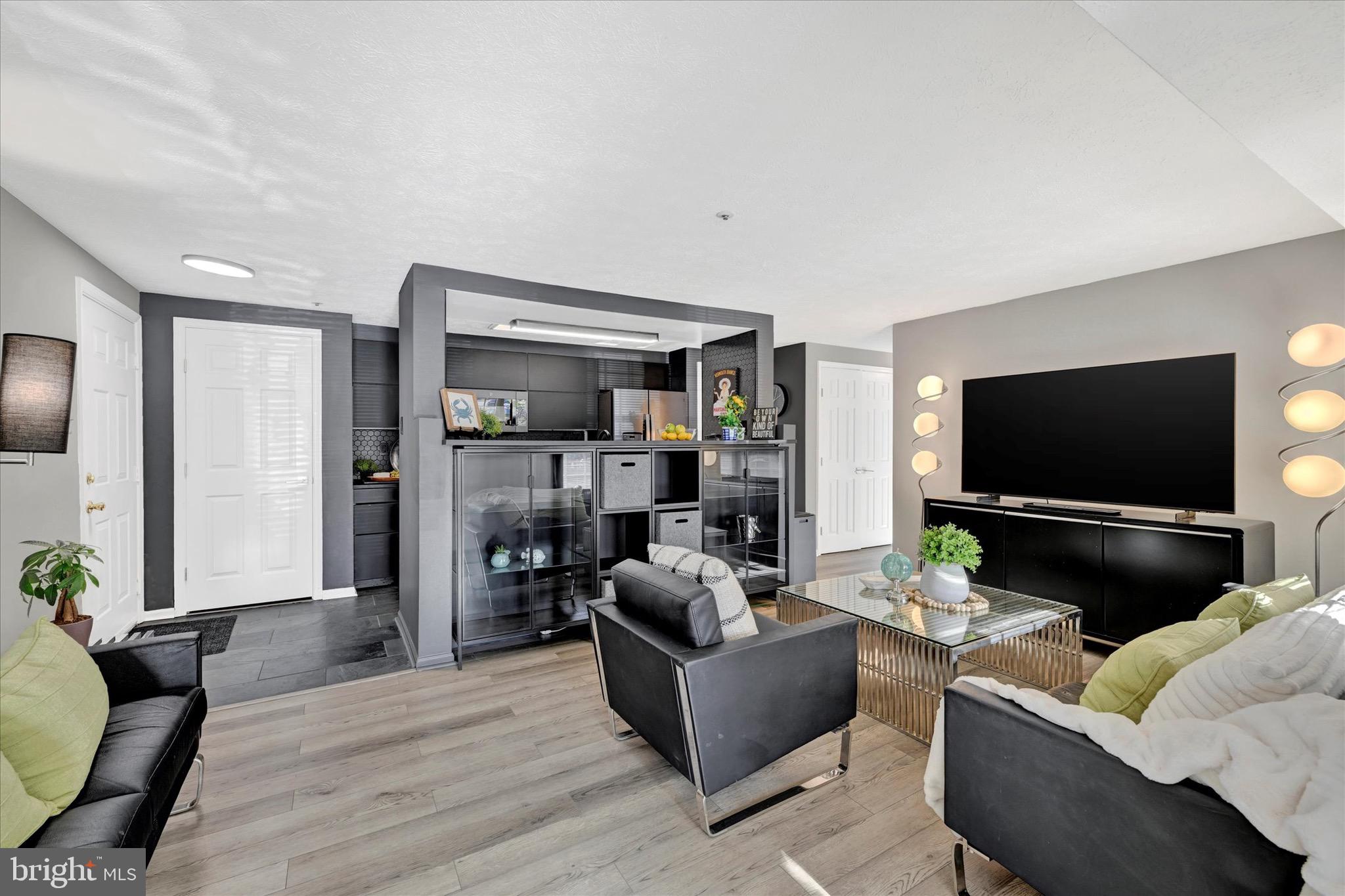 PERRY HALL COURTS - Residential