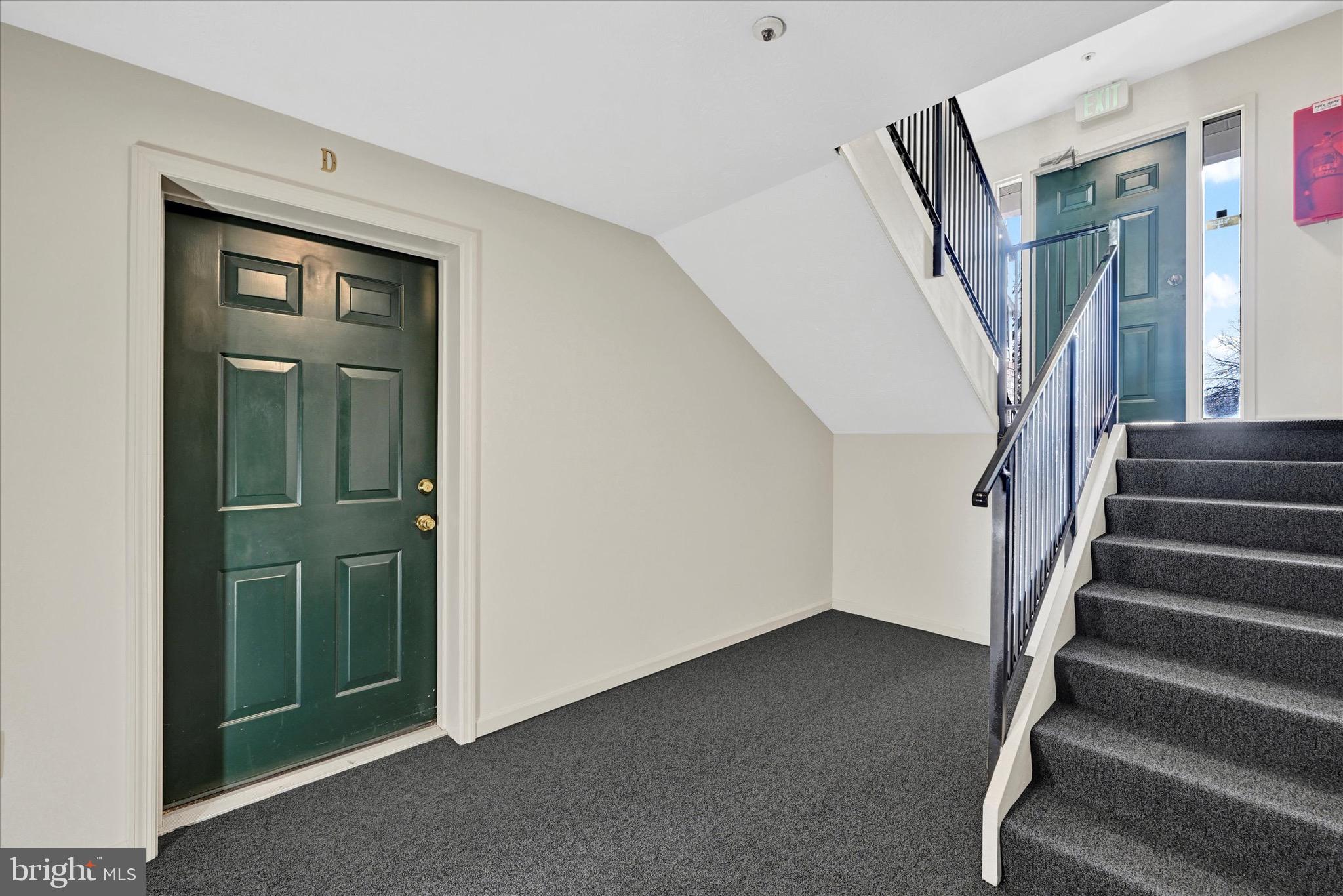 PERRY HALL COURTS - Residential