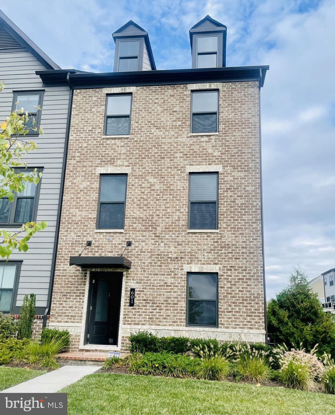 GREENLEIGH AT CROSSROADS - Residential