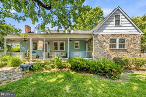 Photo of 606 Edwards Ferry Road NE, LEESBURG, VA 20176 (MLS # VALO2128968)