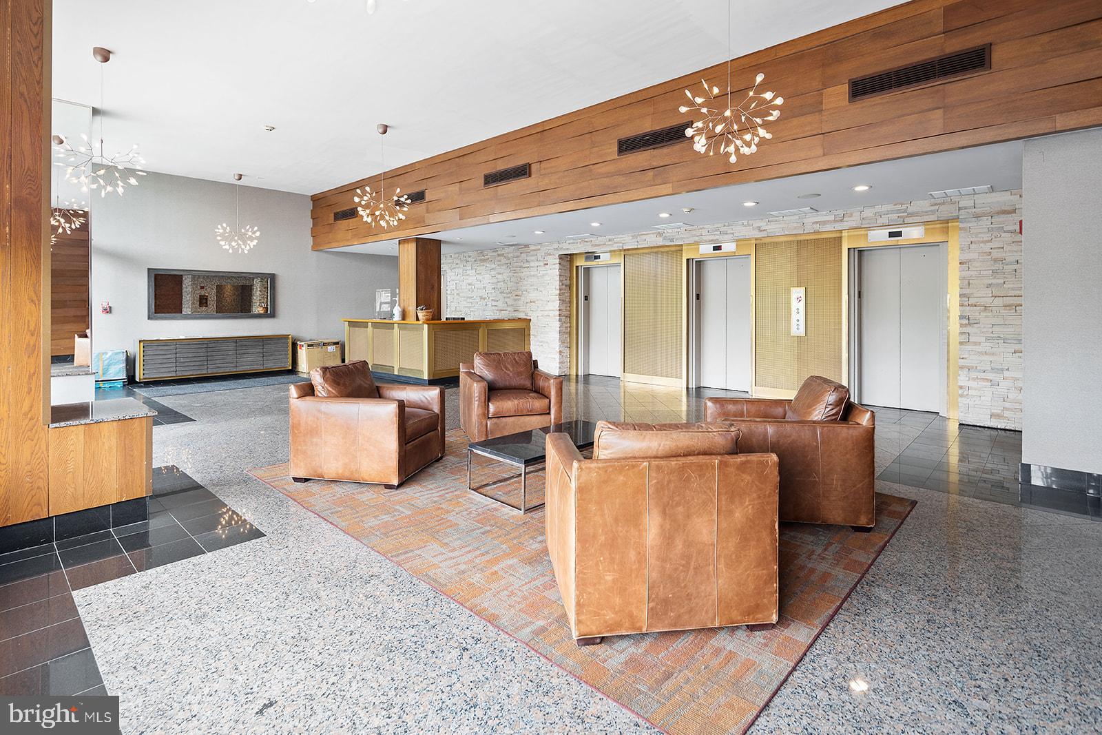 ART MUSEUM AREA - Residential Lease