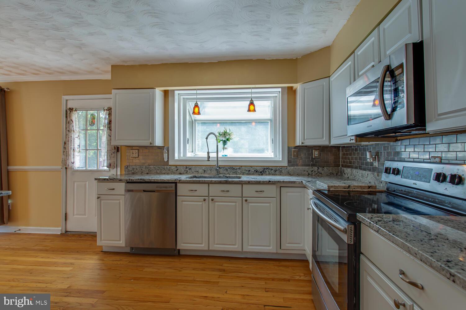 LAKE JAMESON - Residential