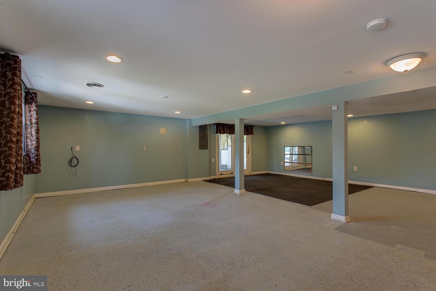 LAKE JAMESON - Residential