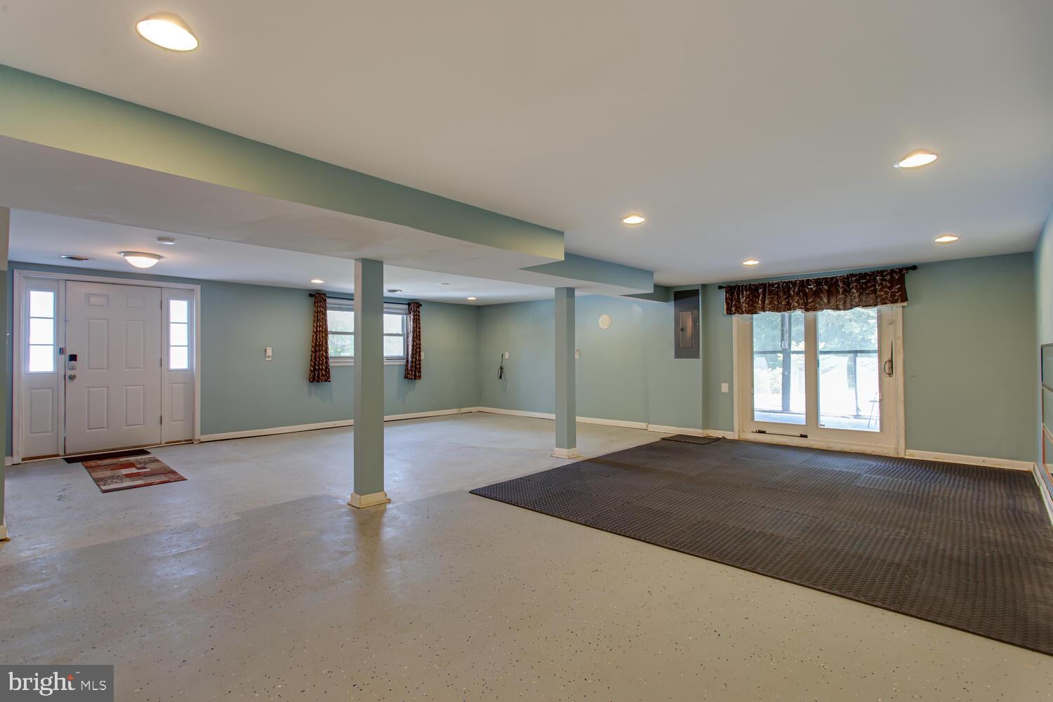 LAKE JAMESON - Residential