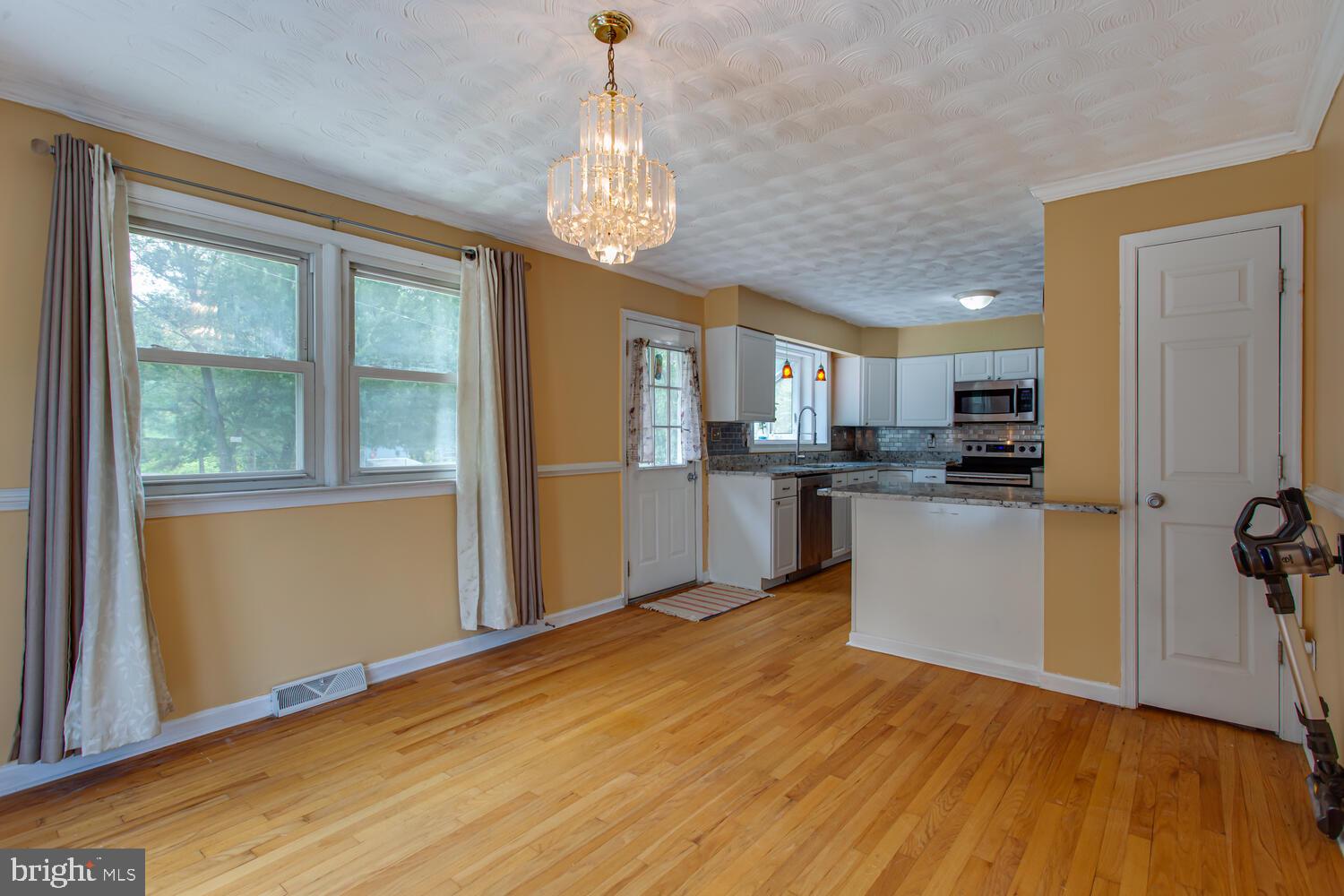 LAKE JAMESON - Residential