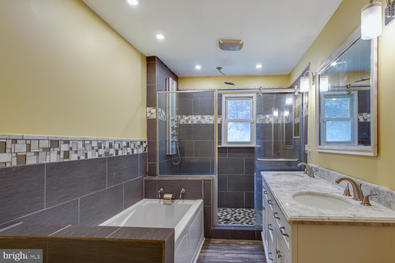 LAKE JAMESON - Residential