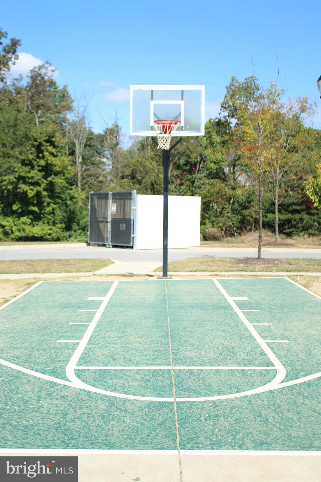 CREEKSIDE VILLAGE - Residential Lease