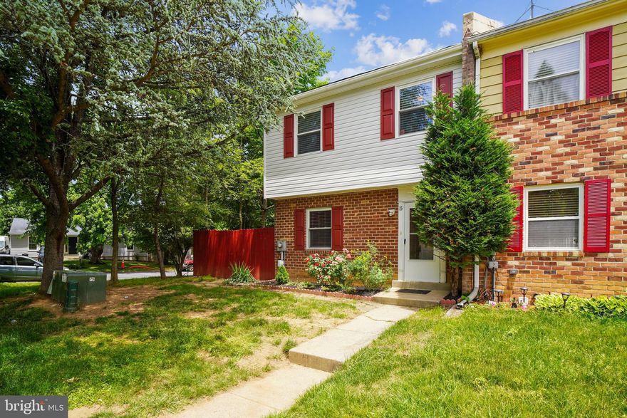 Great end unit townhome. All major components have been replaced. Make this gem your own! Hardwoods and tile on main level. Full bath in the basement. Ample fenced in yard. Gazebo great for relaxing and enjoying the scene. Come and take a look. We look forward to seeing you!