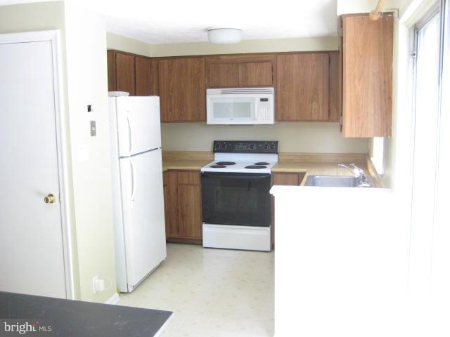 LONDON COMMONS - Residential Lease