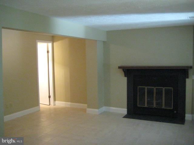 LONDON COMMONS - Residential Lease