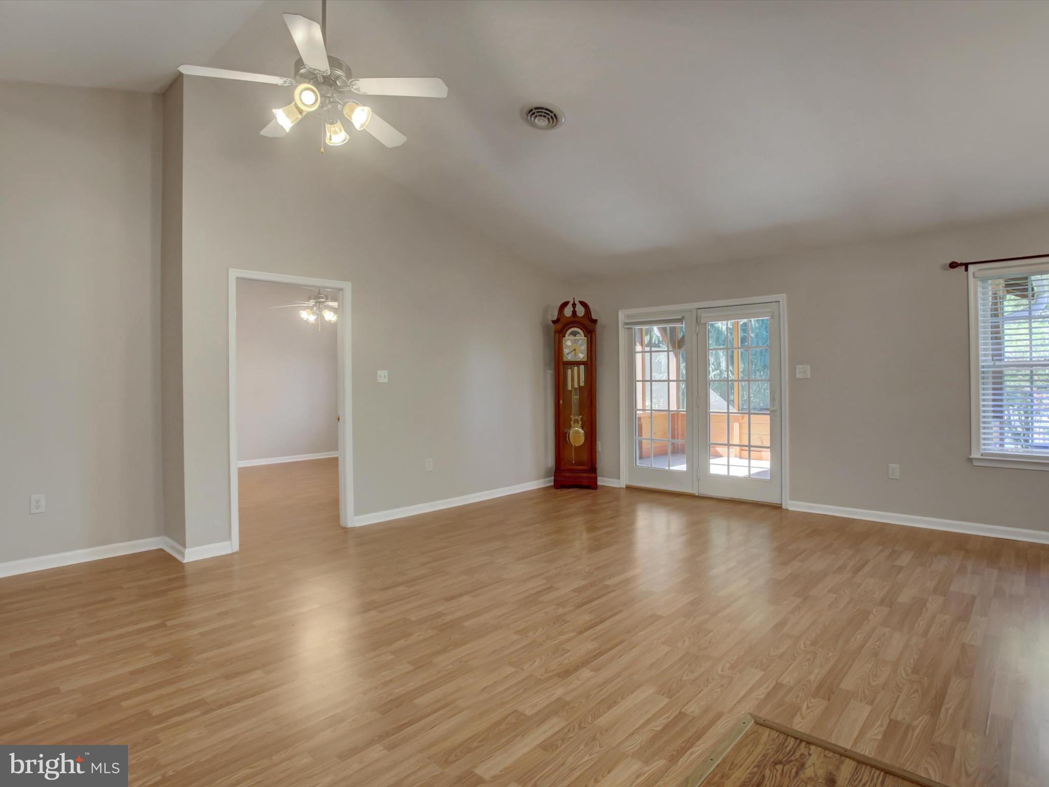 MOSS SPRING ESTATES - Residential