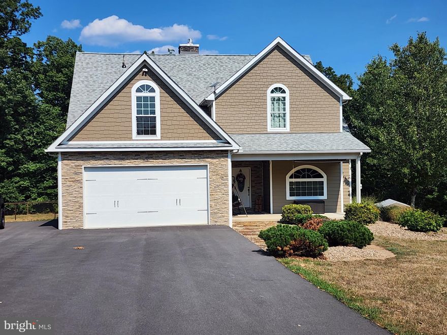 MORE THAN MEETS THE EYE, THIS BEAUTIFUL HOME LOCATED IN  THE SOUGHT AFTER LAKEWOOD SUBDIVISION IS MUCH LARGER THAN IT LOOKS FROM THE OUTSIDE. NUMEROUS UPGRADES OVER THE LAST SEVERAL YEARS HAVE GIVEN THE HOME A MORE MODERN LOOK AND FEEL. LOCATED ON A LARGE LEVEL LOT AT THE END OF A CULDESAC.