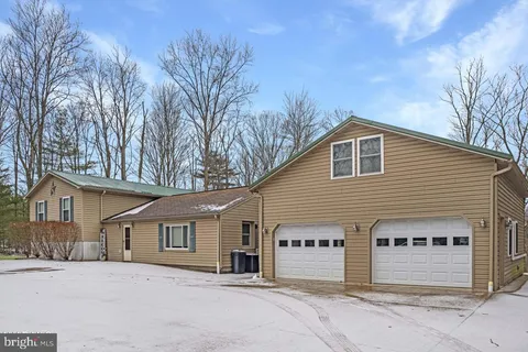 3194 Sassafras Rd, Petersburg, PA MLS: PAHU2023440