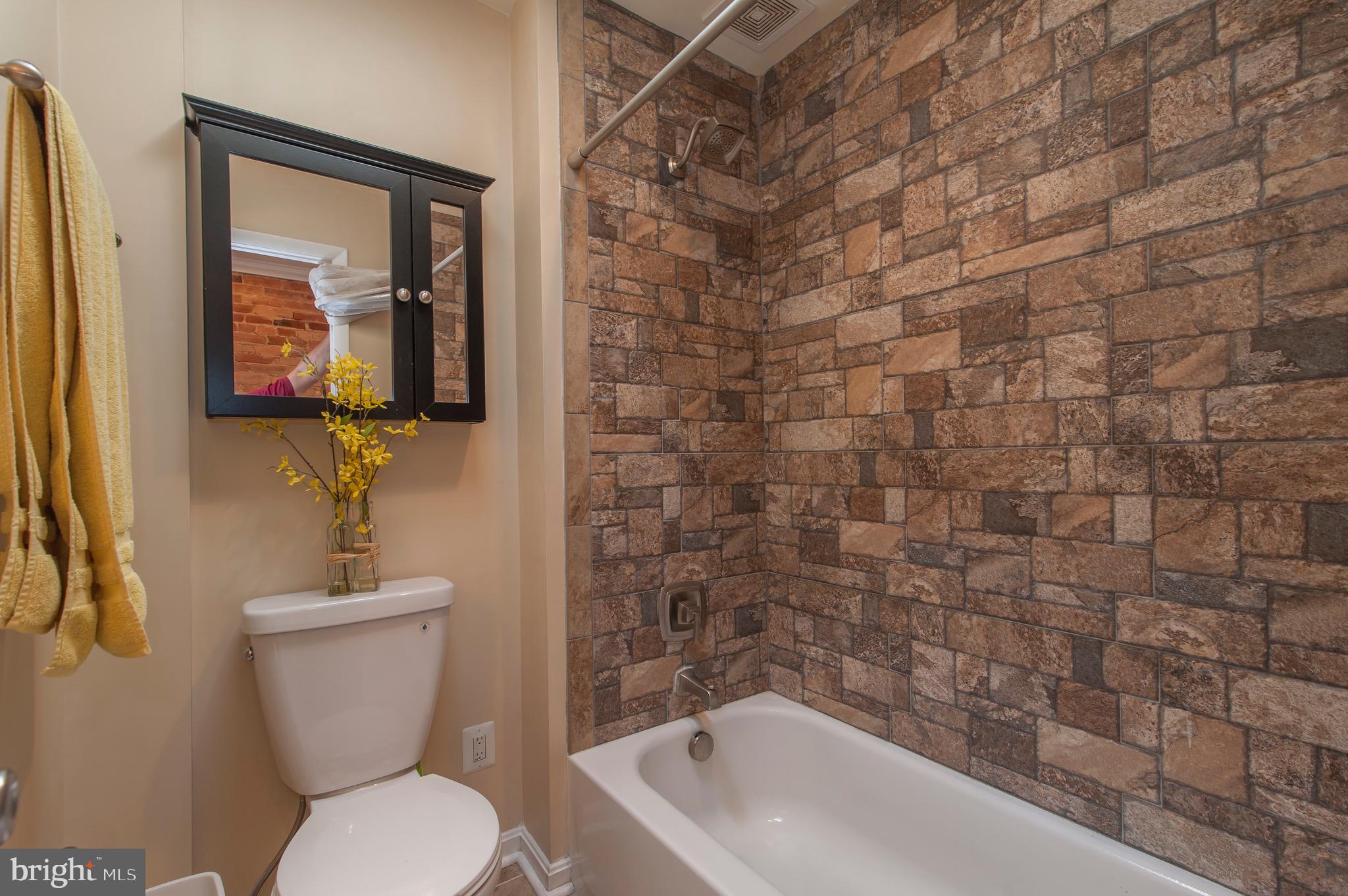 LINWOOD - Residential Lease