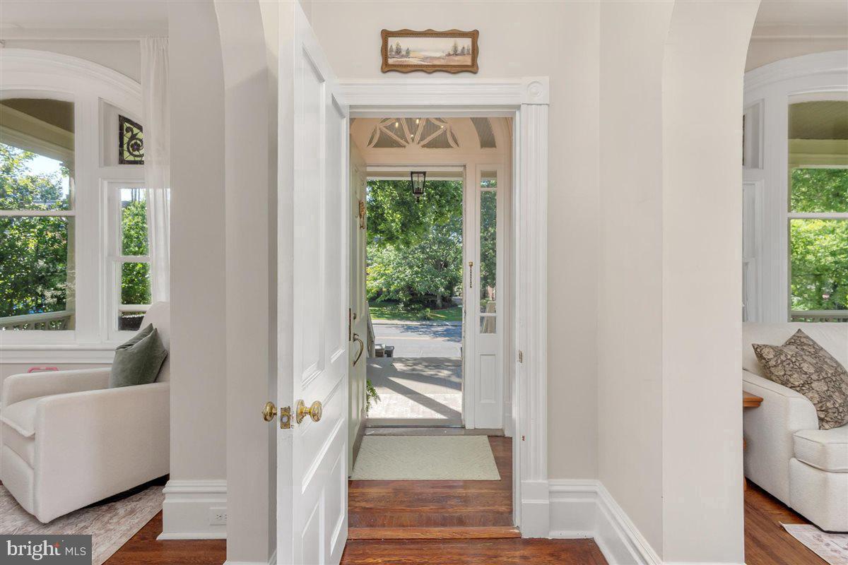 1009 OAK HILL AVENUE