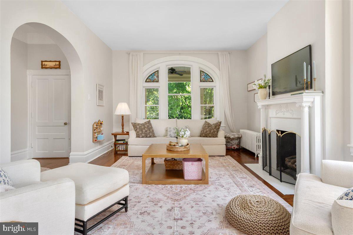 1009 OAK HILL AVENUE
