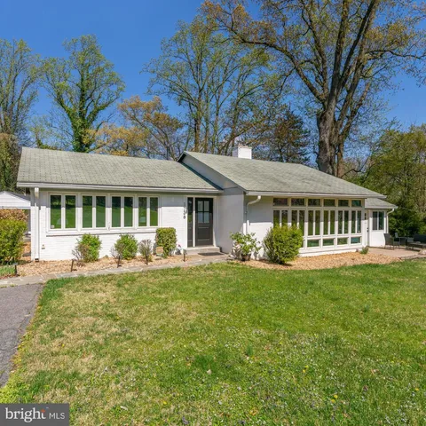 1736 Overlook Drive, Silver Spring, MD MLS: MDMC2175426