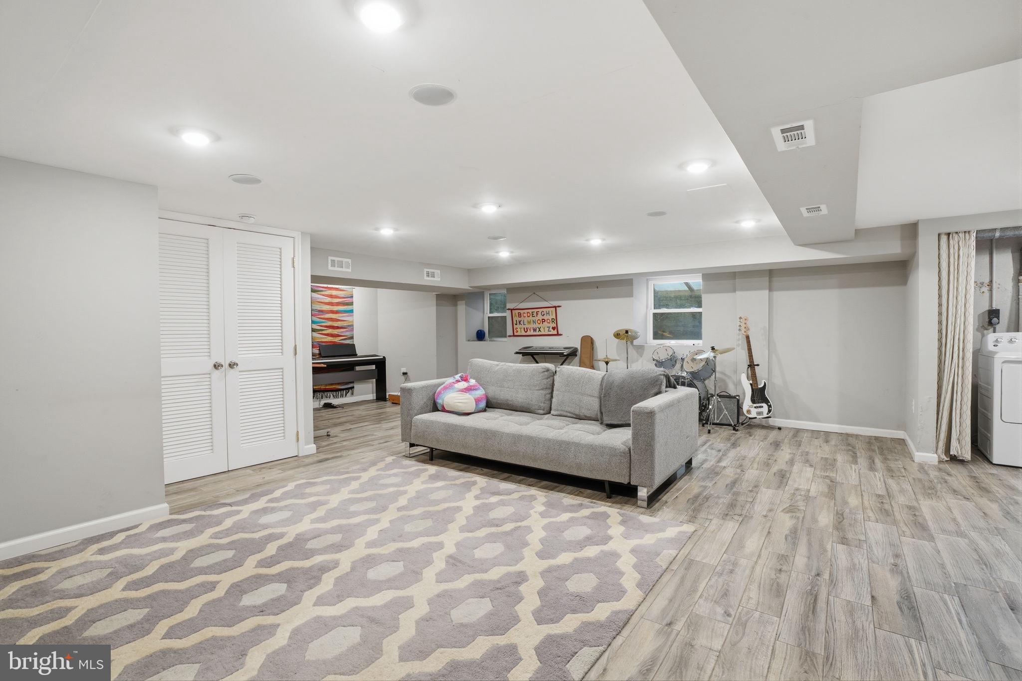 ELKINS PARK - Residential