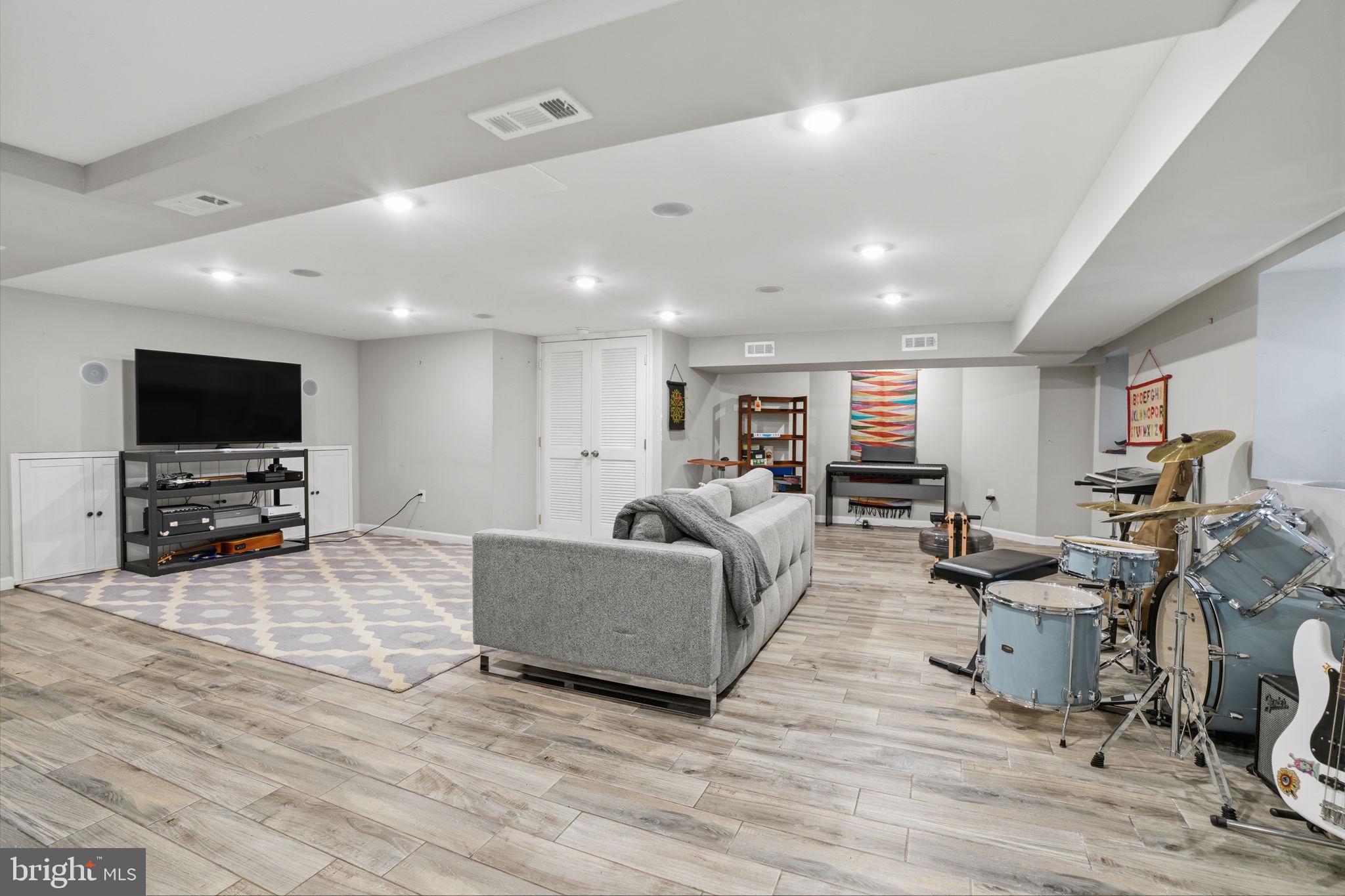 ELKINS PARK - Residential