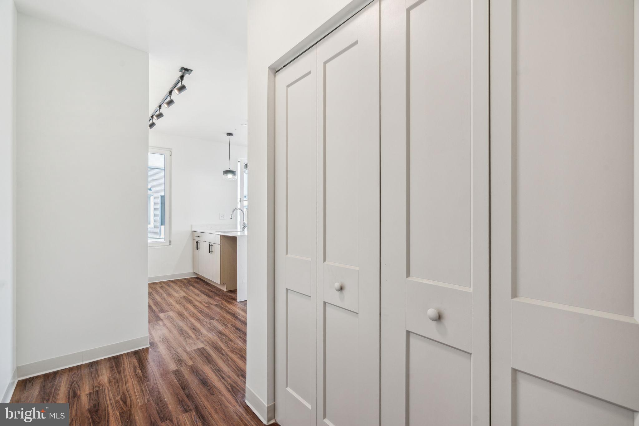 UNIVERSITY CITY - Residential Lease