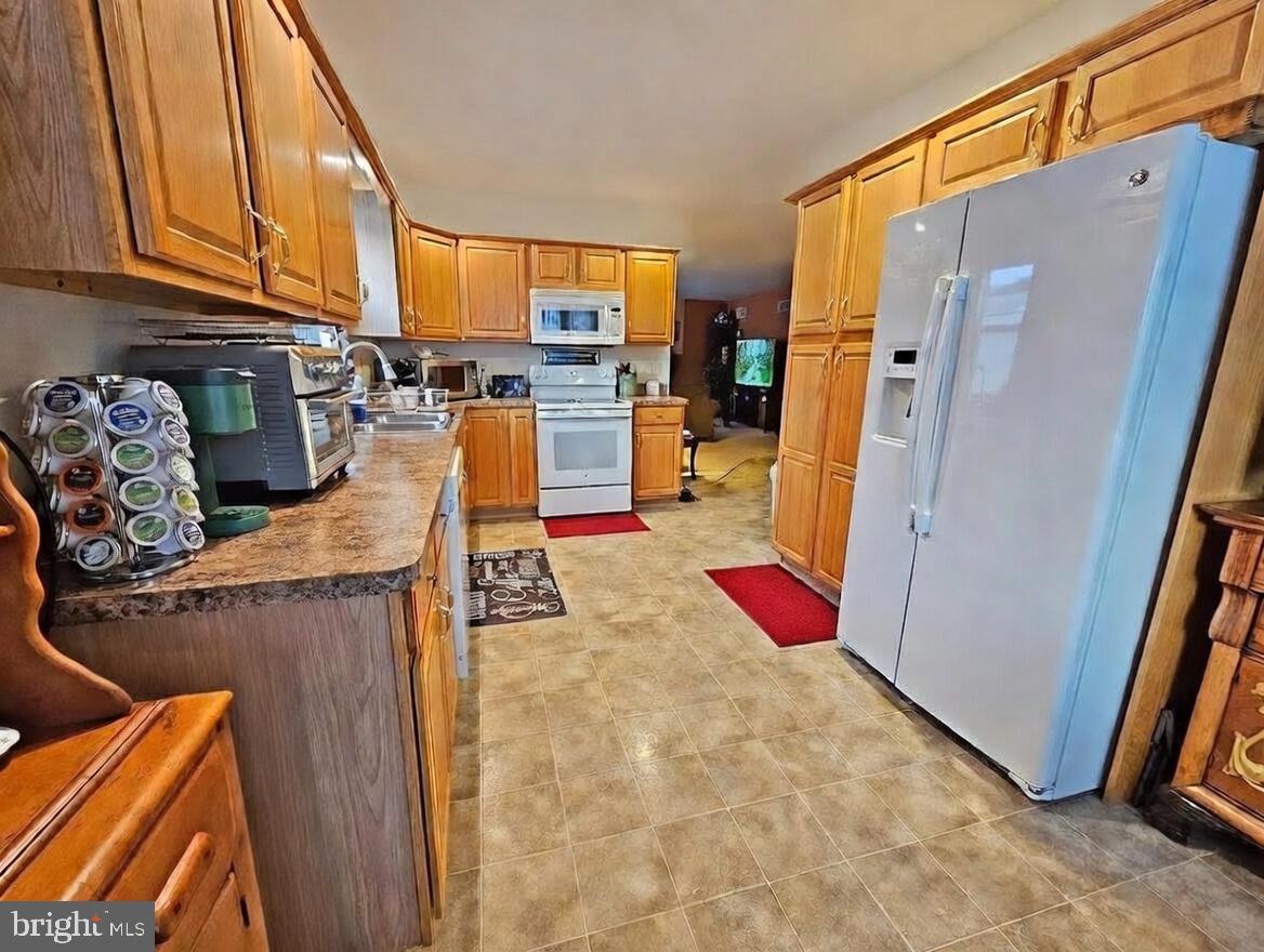 COUNTRY MANOR - Residential