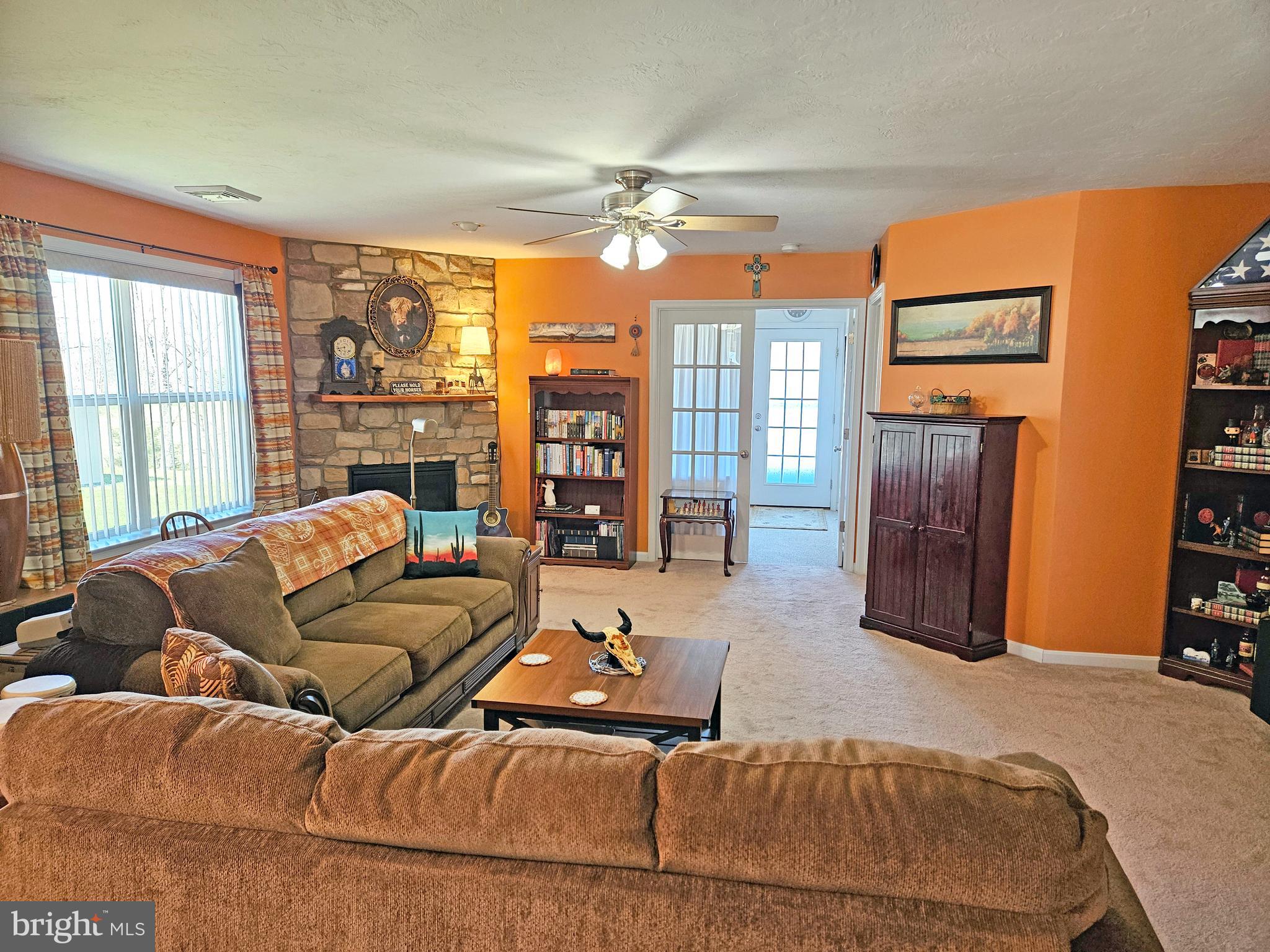 COUNTRY MANOR - Residential