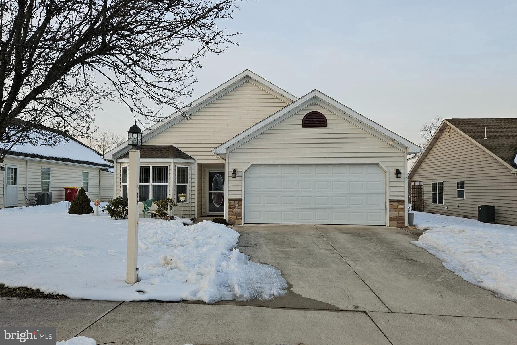 COUNTRY MANOR - Residential