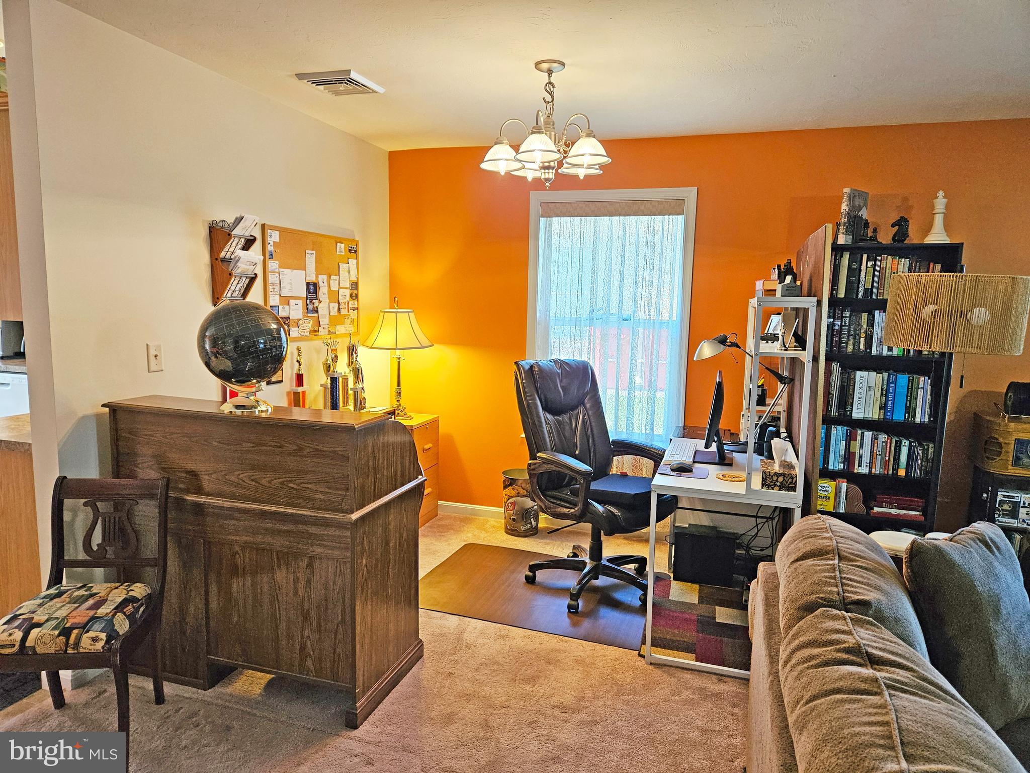 COUNTRY MANOR - Residential