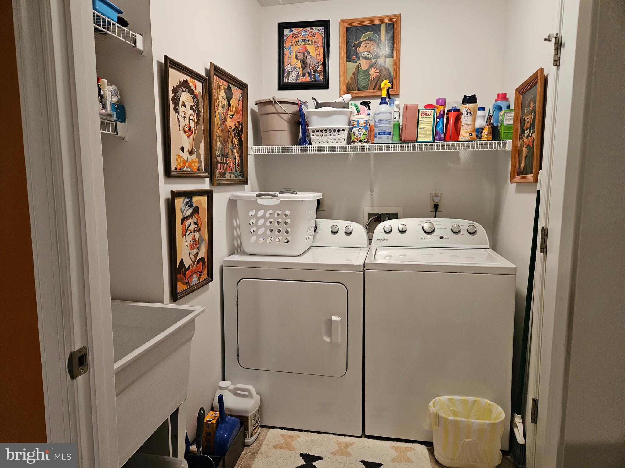 COUNTRY MANOR - Residential