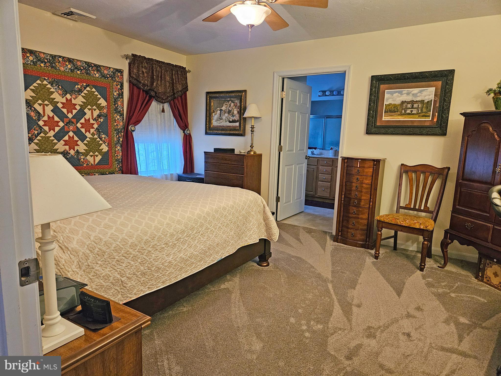 COUNTRY MANOR - Residential