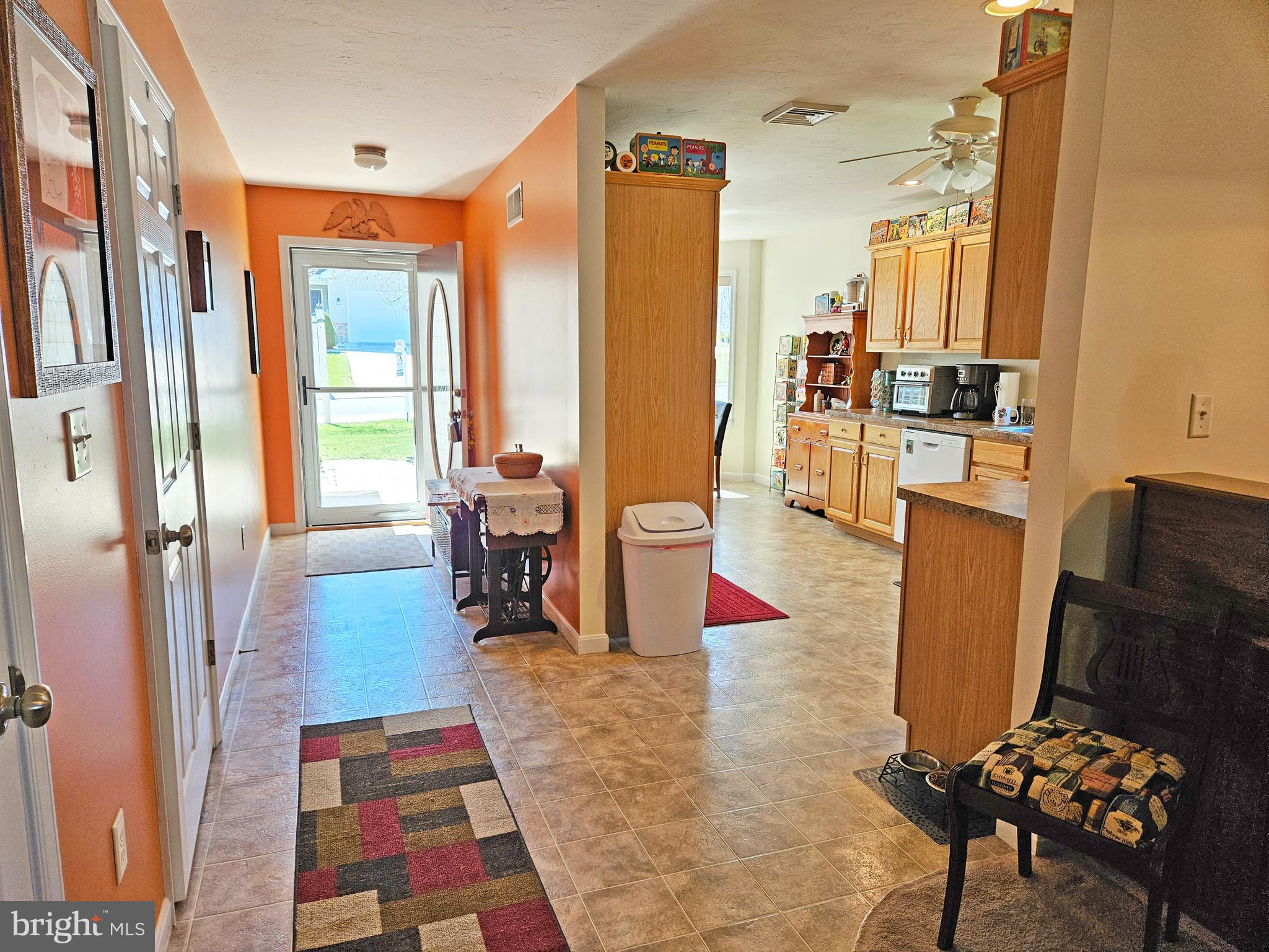 COUNTRY MANOR - Residential