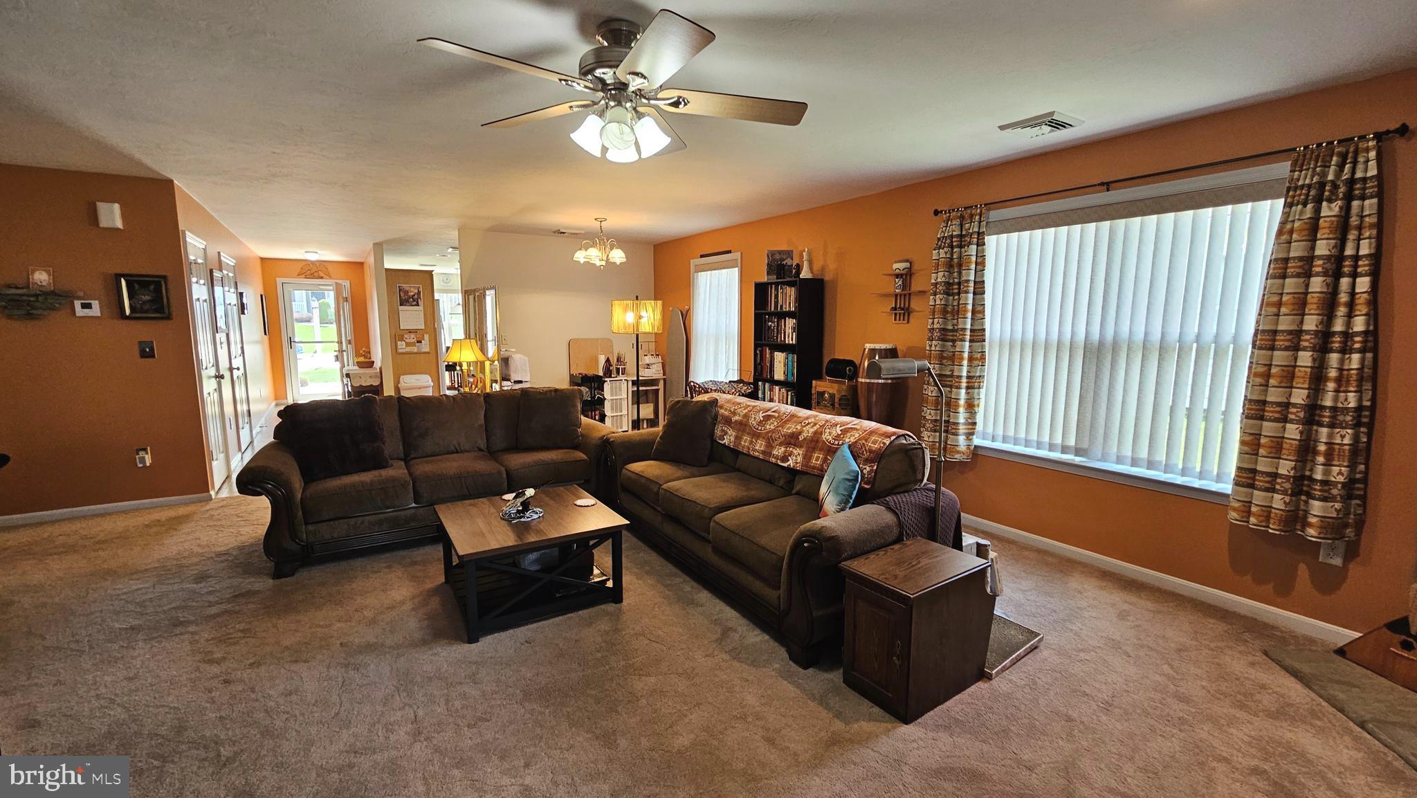 COUNTRY MANOR - Residential