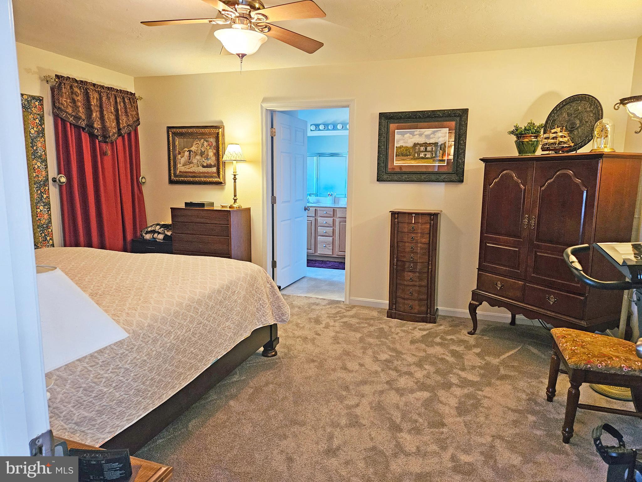 COUNTRY MANOR - Residential